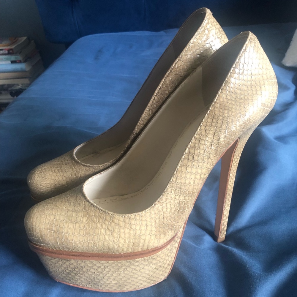 Alice + Olivia Beige Snakeskin Platform Stiletto Pumps